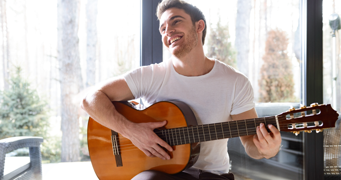 hobbycursus om je creatieve talent mee te ontdekken: gitaar spelen